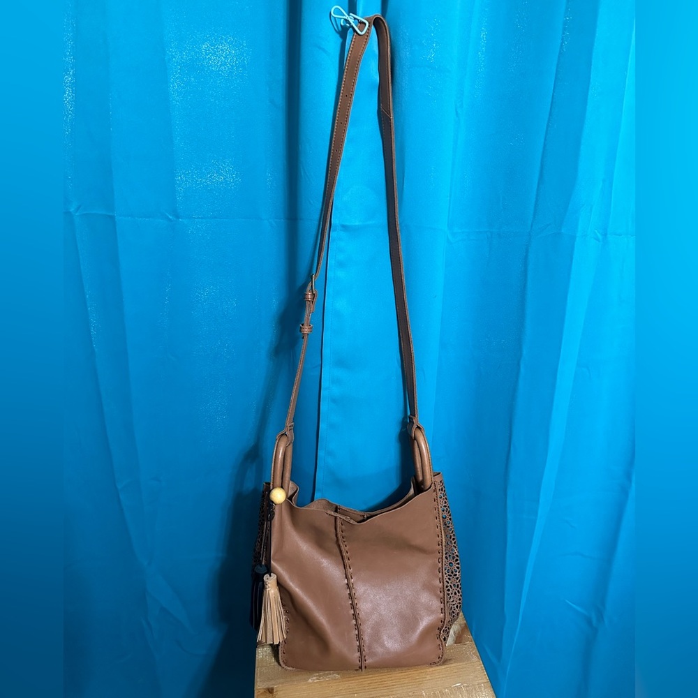 EUC The Sak brown leather shoulder/crossbody bag. Medium in size.